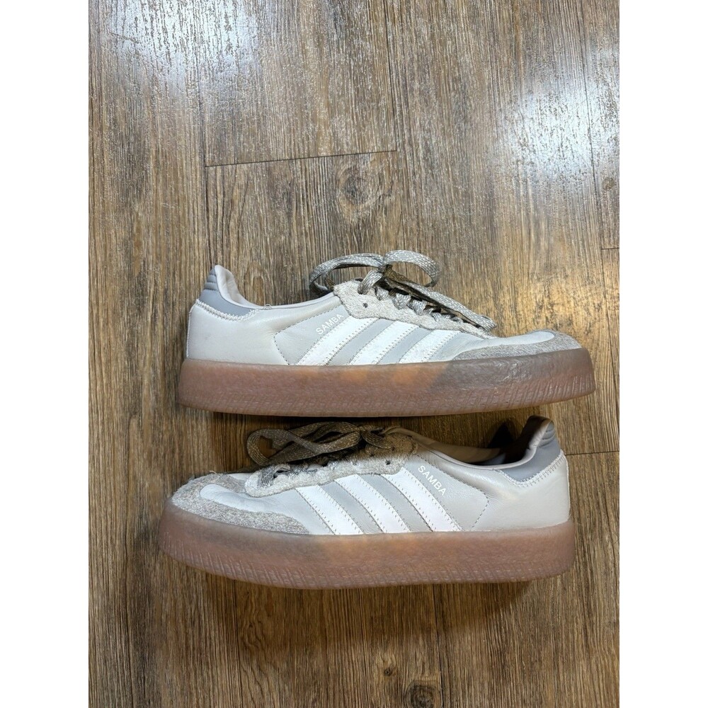 Adidas Samba Shoes Womens Size 8.5 Gray Leather Gum Sole Low Top Sneakers IE9108